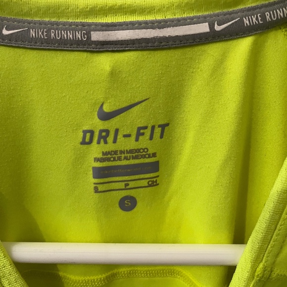 Nike Dri Fit T-Shirt - Picture 2 of 2